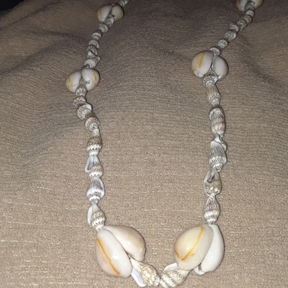 Seashell Necklaces - Picture 2 of 7